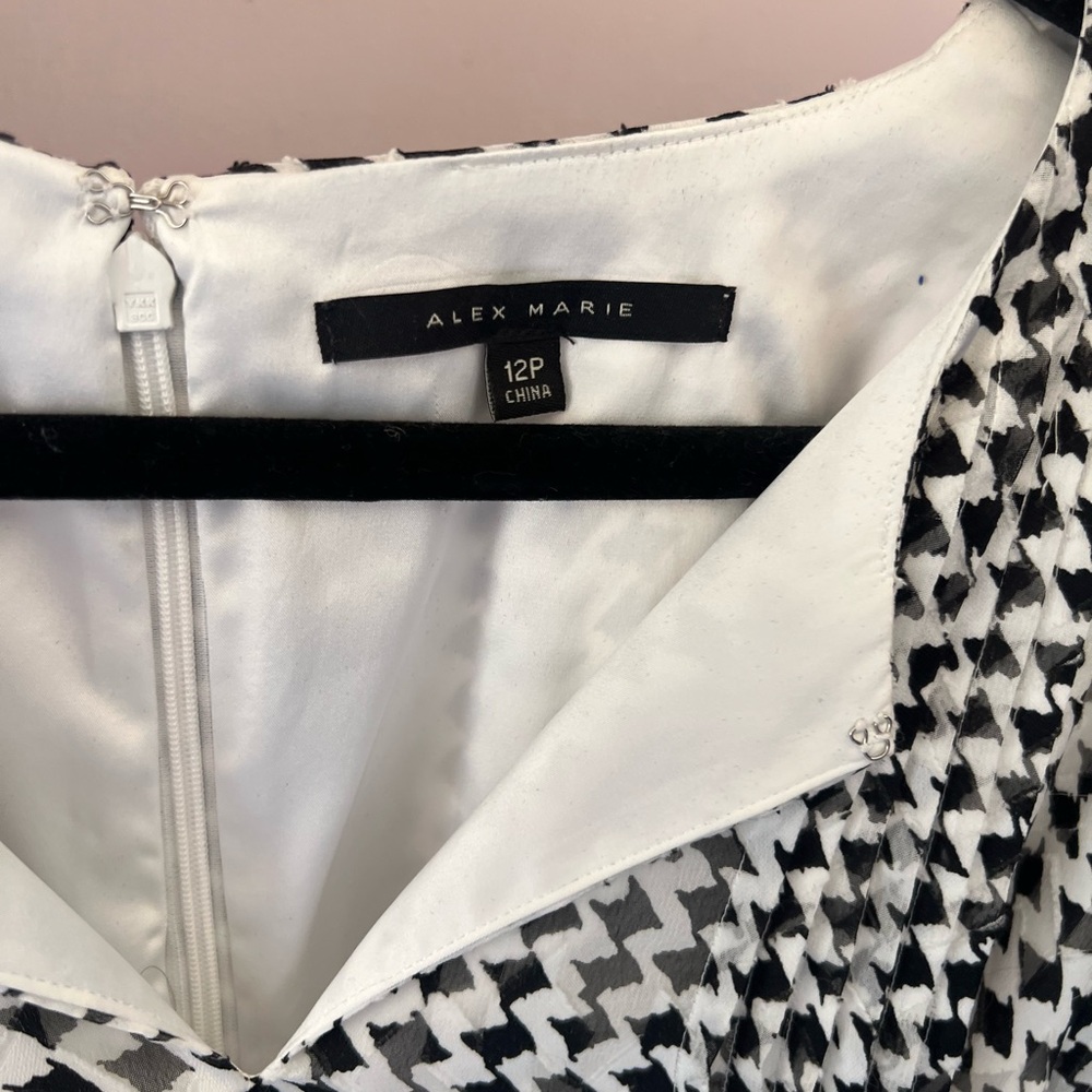 Alex Marie Black and White Sheath Dress with Bishop Sleeves - Picture 3 of 9